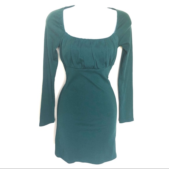 Dresses & Skirts - Cute green body fitted long sleeve mini skirt